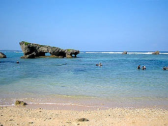 眞栄田岬ビーチ
